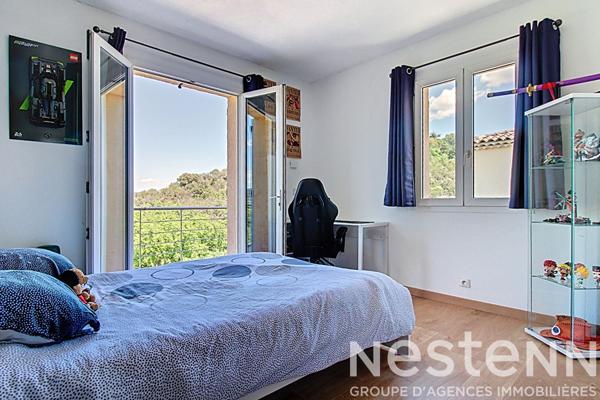 A VENDRE Maison à Taradeau 6 pièce(s) 236 m2 avec vue dégagée, piscine