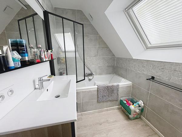 À vendre, maison fonctionnelle 5 pièces avec jardin et garage à Muzillac