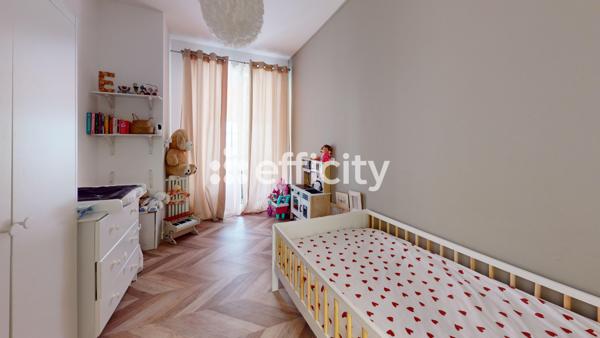 Appartement
         3 pièces
        - 75 m² 549 000 € *