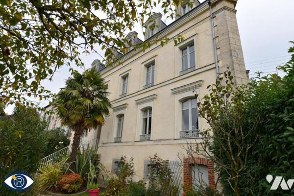 Une maison de ville rive GAUCHE en bordure de la Mayenne, proximité centre ville et GARE LGV