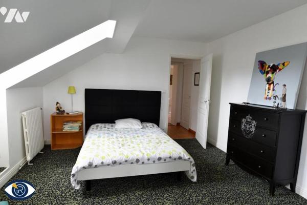 Une maison de ville rive GAUCHE en bordure de la Mayenne, proximité centre ville et GARE LGV