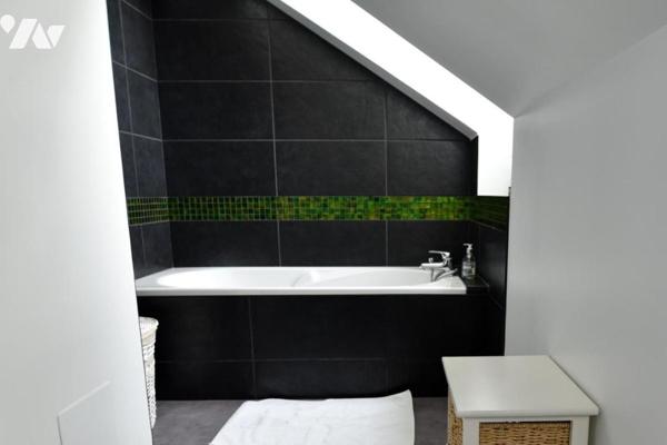 Une maison de ville rive GAUCHE en bordure de la Mayenne, proximité centre ville et GARE LGV