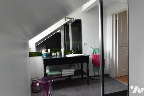 Une maison de ville rive GAUCHE en bordure de la Mayenne, proximité centre ville et GARE LGV