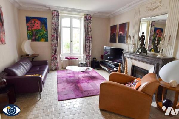 Une maison de ville rive GAUCHE en bordure de la Mayenne, proximité centre ville et GARE LGV