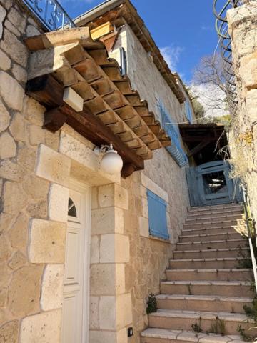 Maison provençale de caractère avec piscine, vue dégagée, 4 garages – Proche centre-ville et commerces