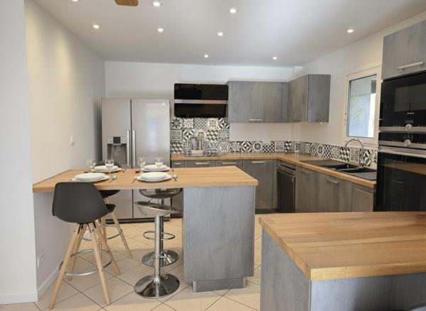 Maison provençale de caractère avec piscine, vue dégagée, 4 garages – Proche centre-ville et commerces