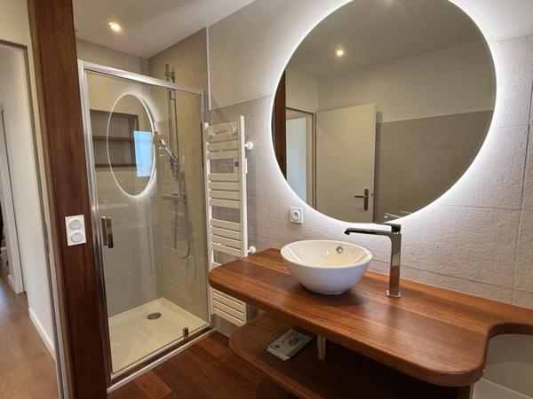 Maison provençale de caractère avec piscine, vue dégagée, 4 garages – Proche centre-ville et commerces