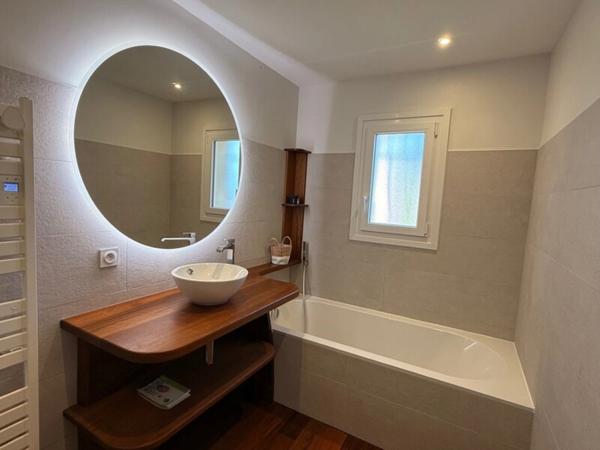 Maison provençale de caractère avec piscine, vue dégagée, 4 garages – Proche centre-ville et commerces