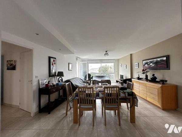 QUIBERON - A VENDRE BEL APPARTEMENT AVEC GARAGE