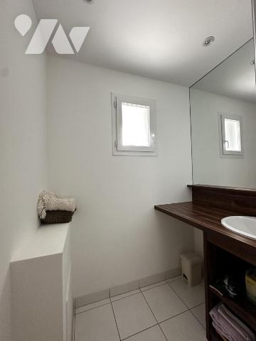 QUIBERON - A VENDRE BEL APPARTEMENT AVEC GARAGE