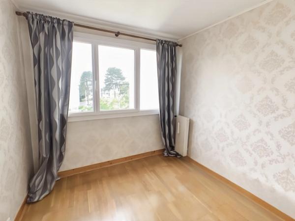 Dpt Yvelines (78), à vendre SAINT CYR L'ECOLE appartement T4 de 74 m²