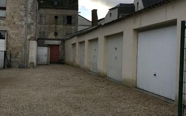 Stationnement à louer    Laon