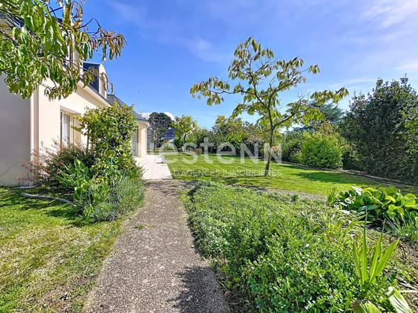 A vendre Superbe maison individuelle centre d'AMBON avec garage et dépendances sur terrain de 1280 m²