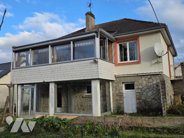 MAYENNE- En résidence proche écoles  et centre commercial, pavillon sur sous-sol sur belle parc...