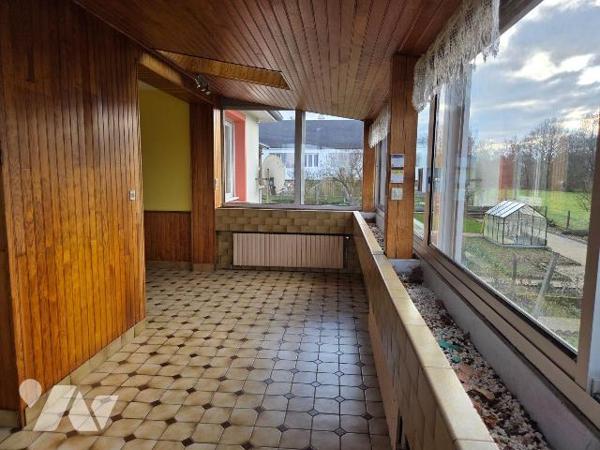 MAYENNE- En résidence proche écoles  et centre commercial, pavillon sur sous-sol sur belle parc...