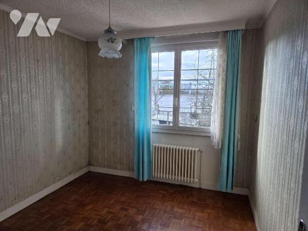 MAYENNE- En résidence proche écoles  et centre commercial, pavillon sur sous-sol sur belle parc...