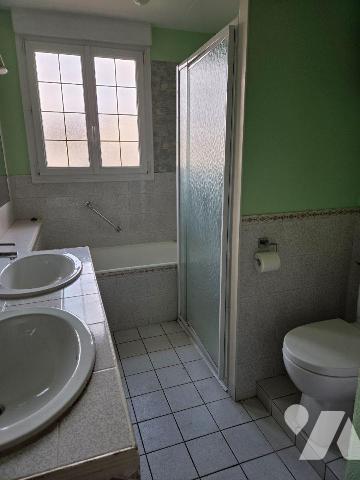 MAYENNE- En résidence proche écoles  et centre commercial, pavillon sur sous-sol sur belle parc...