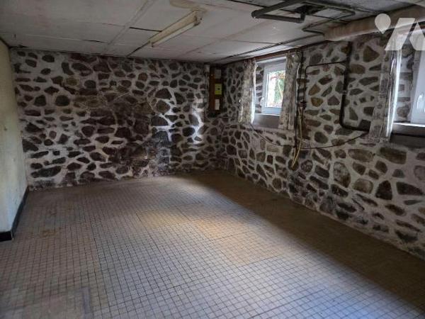 MAYENNE- En résidence proche écoles  et centre commercial, pavillon sur sous-sol sur belle parc...