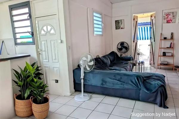 À vendre – Maison avec terrasse sur terrain de 972m²