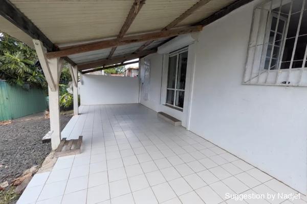 À vendre – Maison avec terrasse sur terrain de 972m²