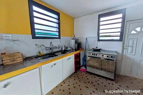 À vendre – Maison avec terrasse sur terrain de 972m²