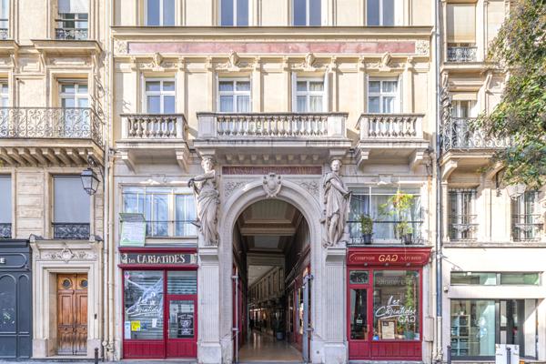 Etienne Marcel - Duplex en dernier étage - 2/3 chambres - Ensoleillé