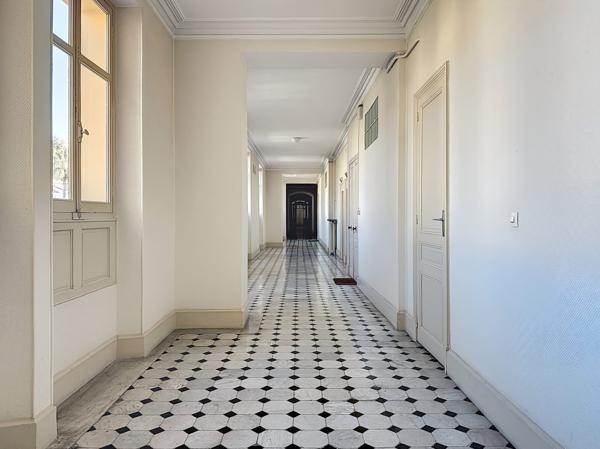 Sompteux deux pièces vue mer avec stationnement privatif