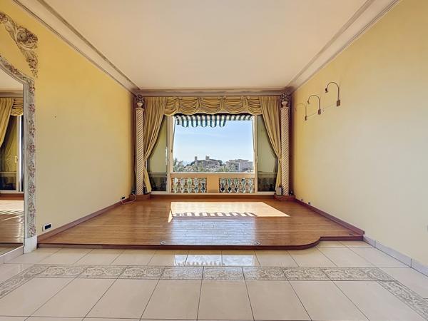 Sompteux deux pièces vue mer avec stationnement privatif