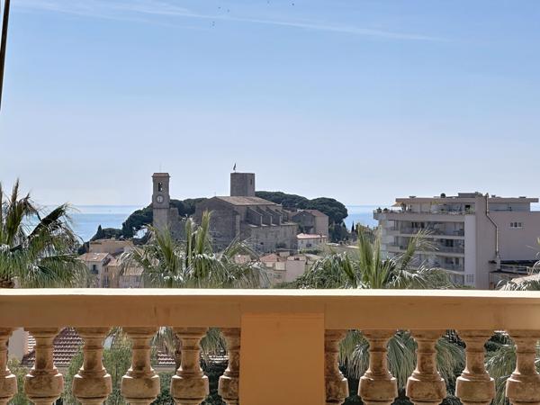 Sompteux deux pièces vue mer avec stationnement privatif