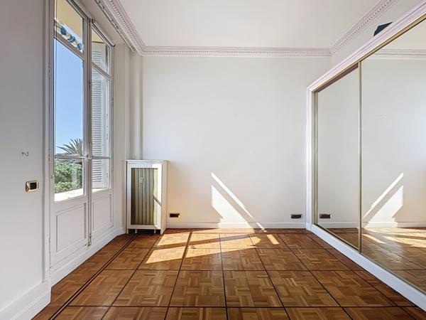 Sompteux deux pièces vue mer avec stationnement privatif