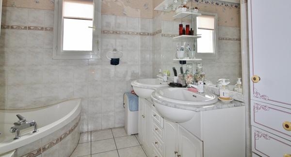 Maison 6 pièces - 137 m² Exclusivité efficity