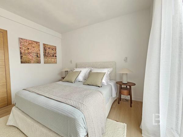 A vendre à Cannes, bel appartement en dernier étage avec vue sur le Port