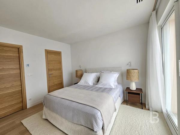 A vendre à Cannes, bel appartement en dernier étage avec vue sur le Port