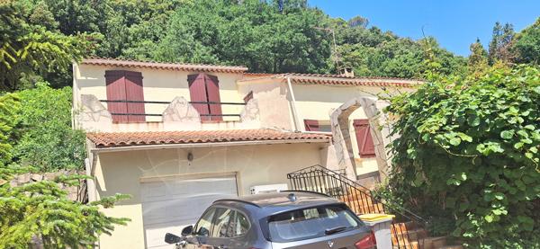Villa avec piscine, garage et terrain BEDARIEUX