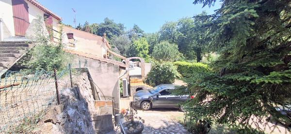 Villa avec piscine, garage et terrain BEDARIEUX