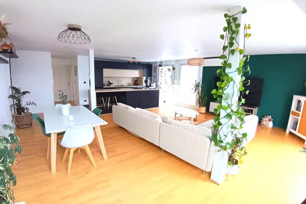 Appartement 3 /4 pièces 80 m2 avec 3 balcons, garage et cave