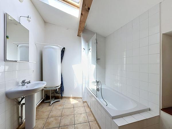 Ensemble immobilier Cruas composé de deux logements : 7 pièce(s) 166 m2