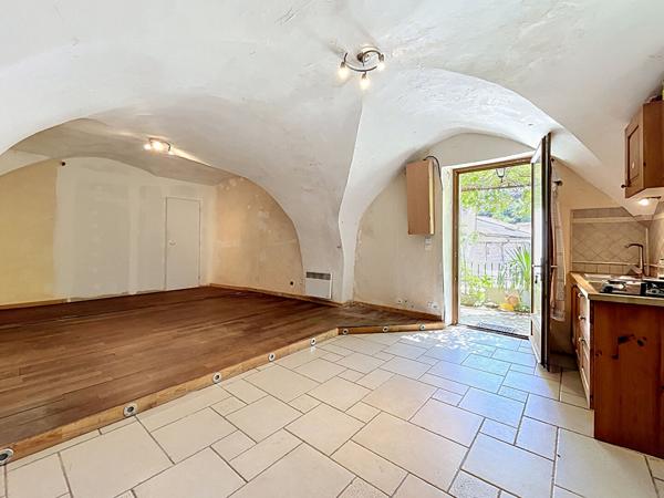 Ensemble immobilier Cruas composé de deux logements : 7 pièce(s) 166 m2