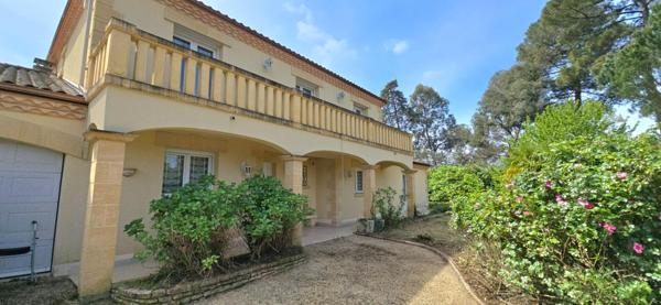 Maison individuelle de standing, avec piscine et double garage