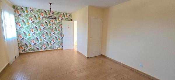 Maison individuelle de standing, avec piscine et double garage