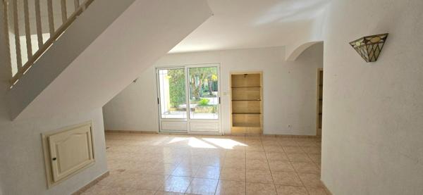 Maison individuelle de standing, avec piscine et double garage
