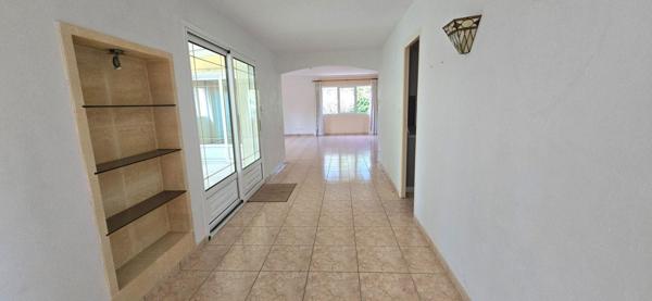 Maison individuelle de standing, avec piscine et double garage