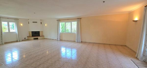 Maison individuelle de standing, avec piscine et double garage