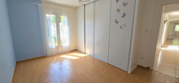 Maison individuelle de standing, avec piscine et double garage
