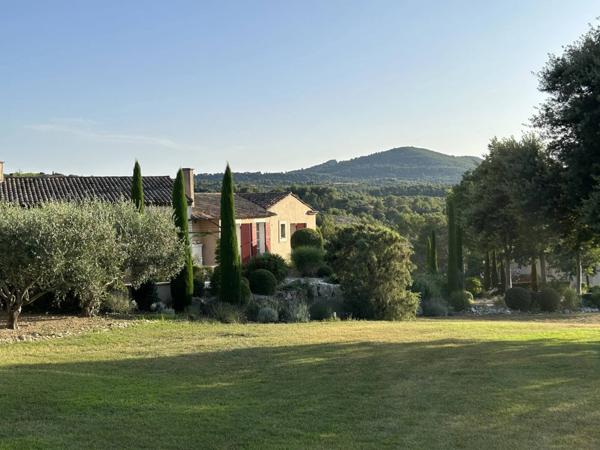 Propriété de Charme au coeur du Domaine et Golf de Pont Royal avec Vue Sur Golf