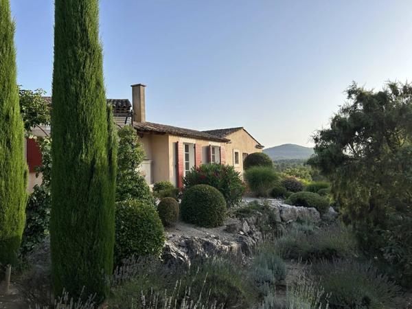 Propriété de Charme au coeur du Domaine et Golf de Pont Royal avec Vue Sur Golf