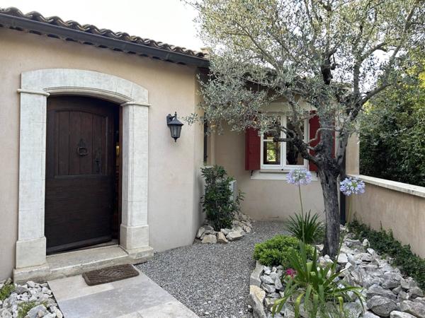 Propriété de Charme au coeur du Domaine et Golf de Pont Royal avec Vue Sur Golf