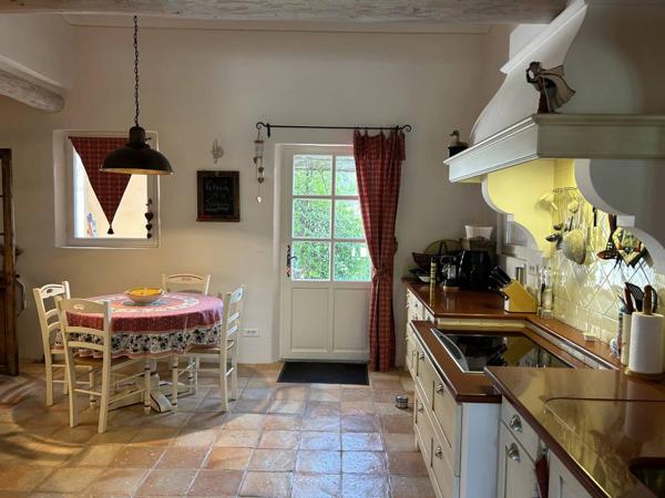 Propriété de Charme au coeur du Domaine et Golf de Pont Royal avec Vue Sur Golf