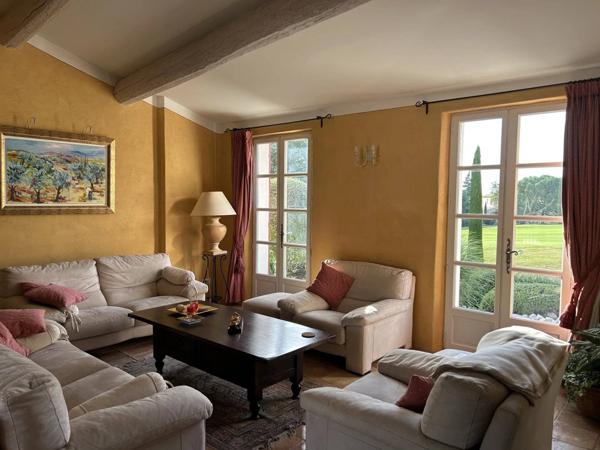 Propriété de Charme au coeur du Domaine et Golf de Pont Royal avec Vue Sur Golf