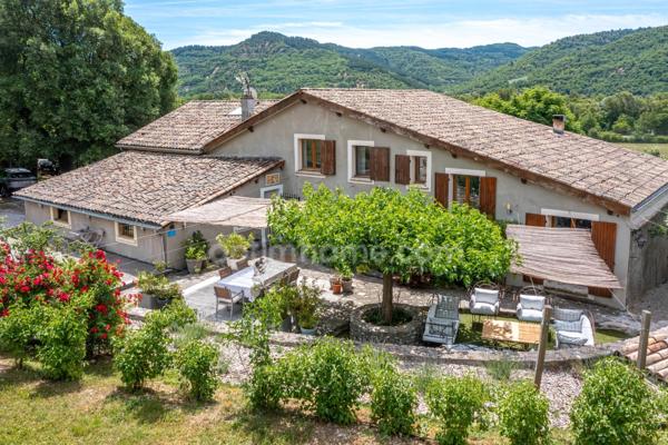 A vendre Authentique demeure de charme avec gîte indépendant à Mallemoisson (04)